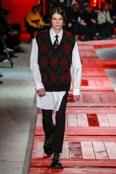 Look 10